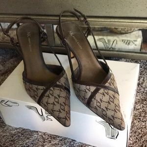 Brown Anne Klein Heels in good condition.